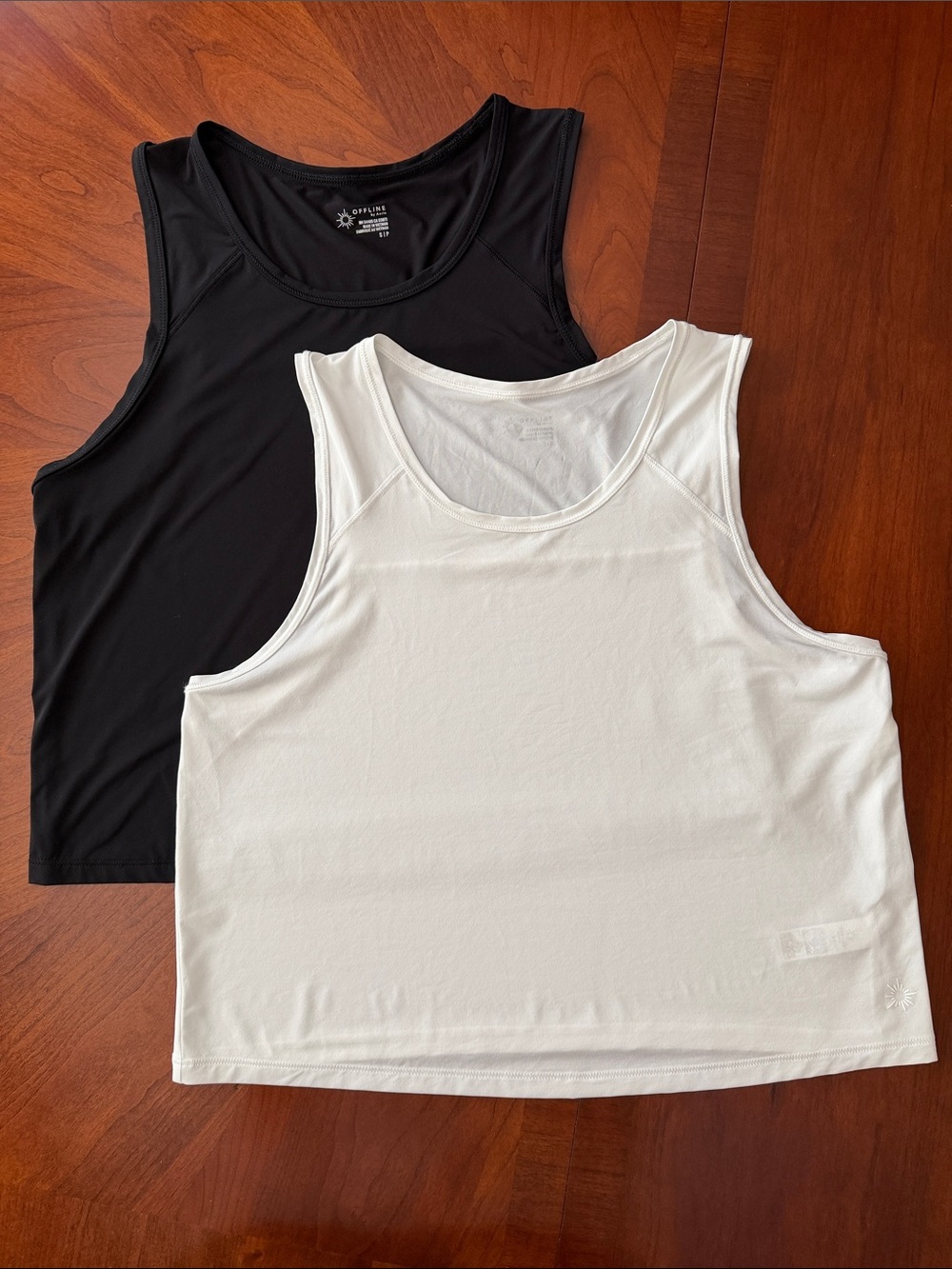 OFFLINE by Aerie Sweat Sesh Cropped Tank Tops Black & White Bundle Small
